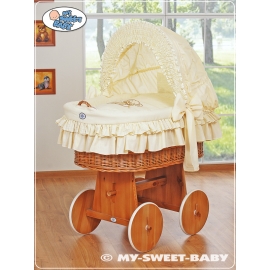 Babykorg med hjul Nallebjörn med rosett cream