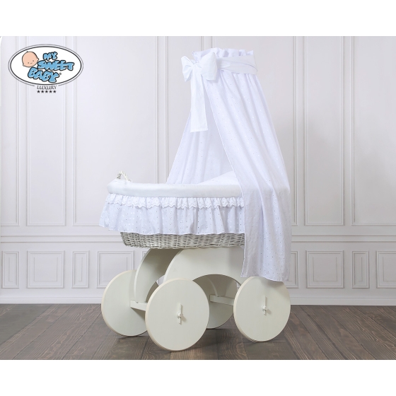 Babykorg med himmel på hjul Charlotte no 70202med vit broderat Bäddset