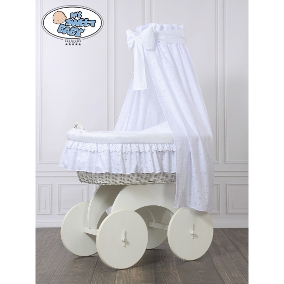 Babykorg med himmel på hjul Charlotte no 70202med vit broderat Bäddset