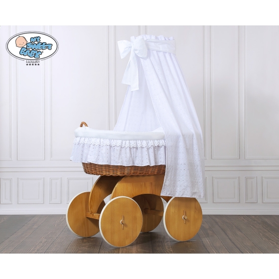 Babykorg Vagga med hjul och uppsättning textil Charlotte no 70202 med vit broderat Bäddset
