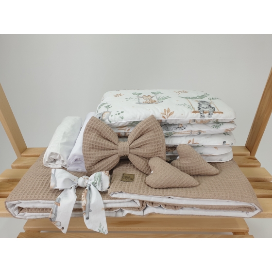 Bäddset med sänghimmel i varm beige ton
